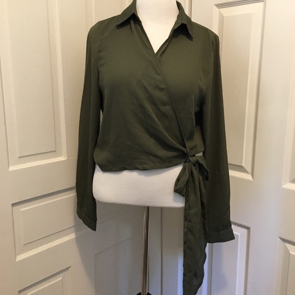 {Pretty Little Thing} Long Sleeve Cropped Wrap Top